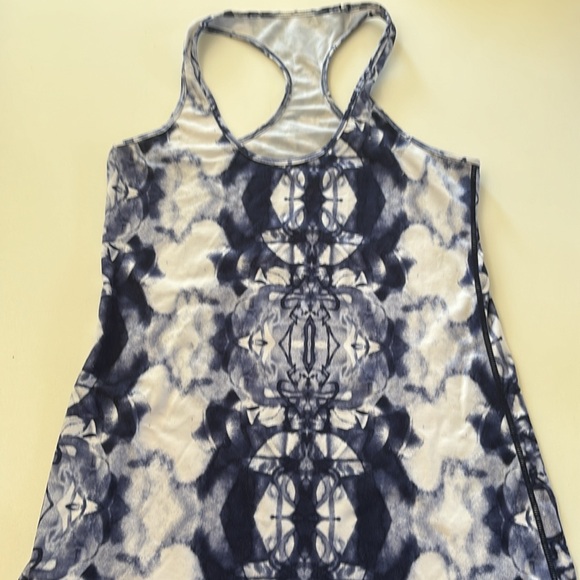 Lululemon tank - Picture 2 of 4